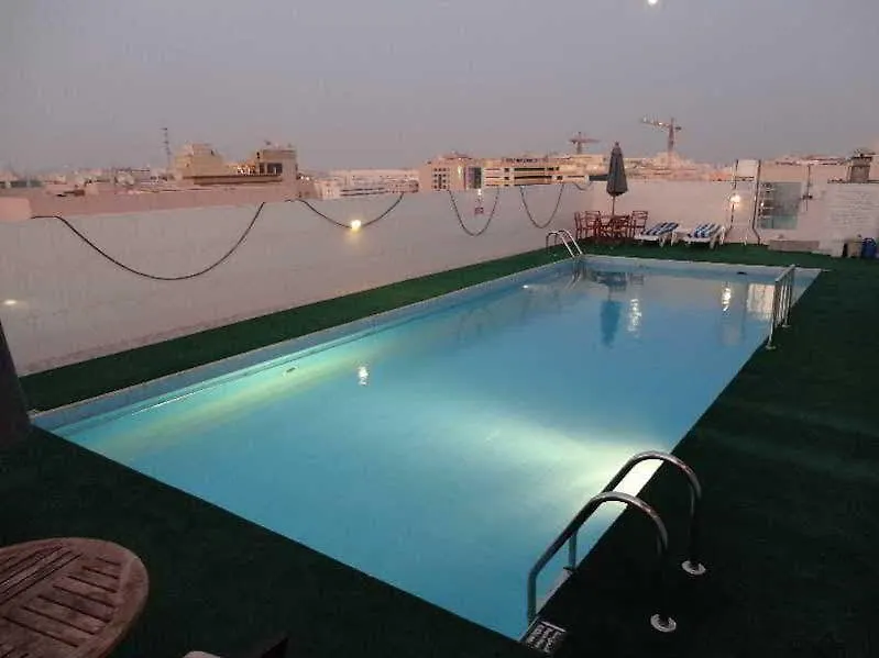فندق سيجنتشر إن دبي 3*,